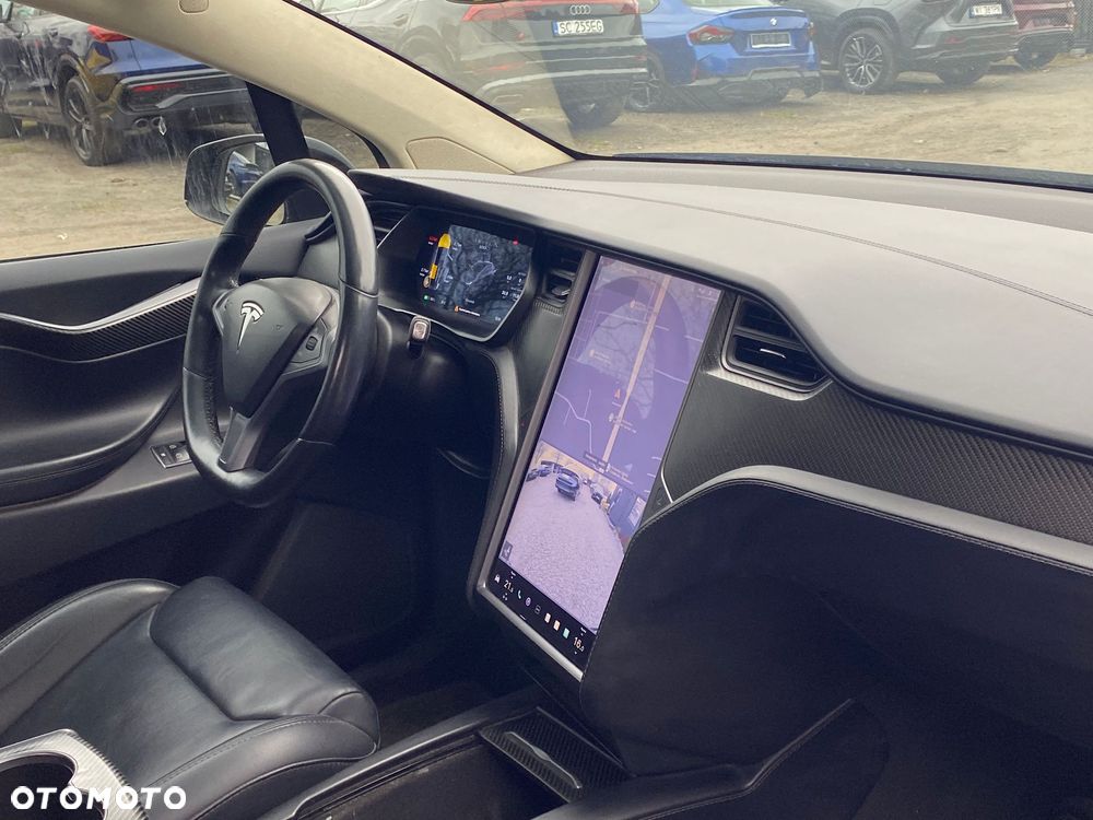 Tesla Model X - 17
