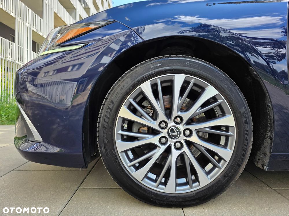 Lexus ES 300h Prestige - 38