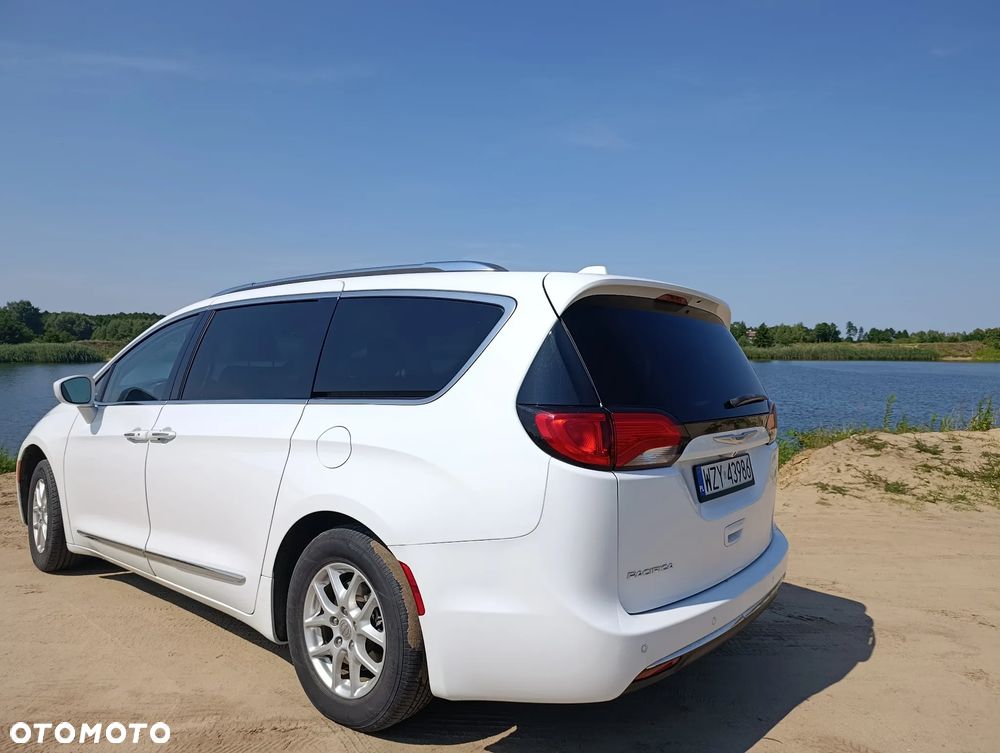 Chrysler Pacifica - 3
