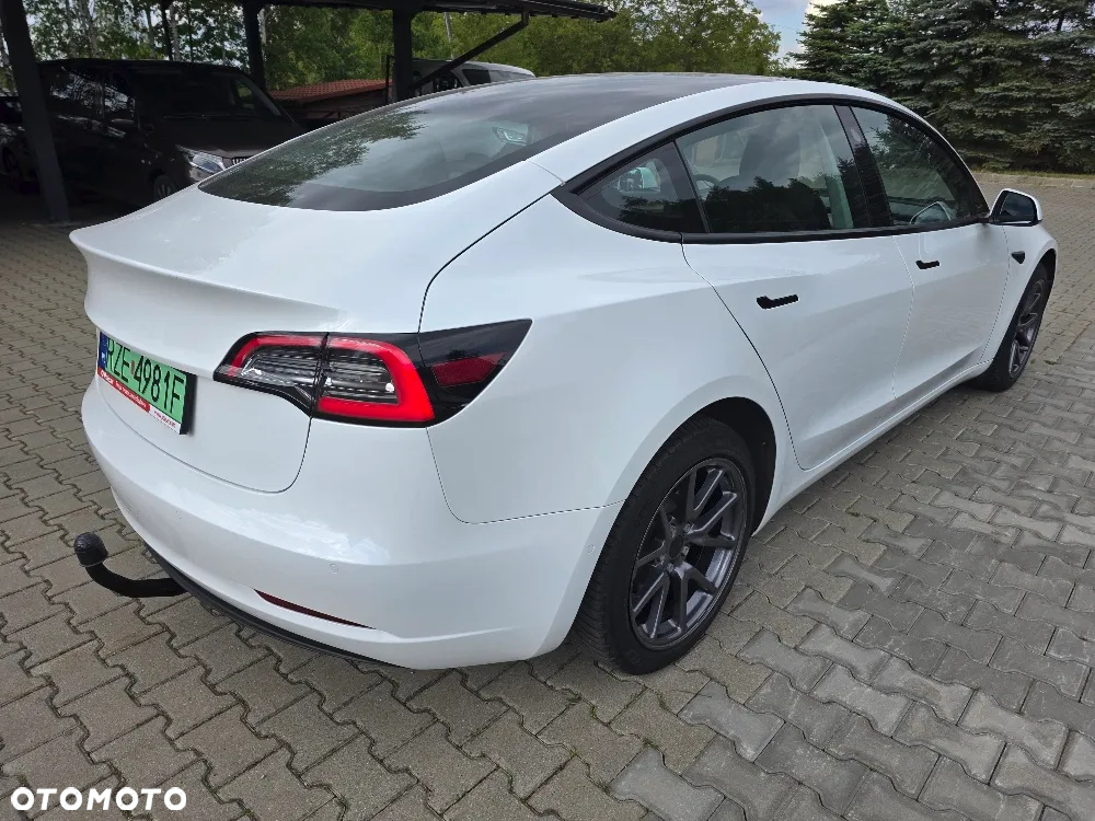 Tesla Model 3 - 3