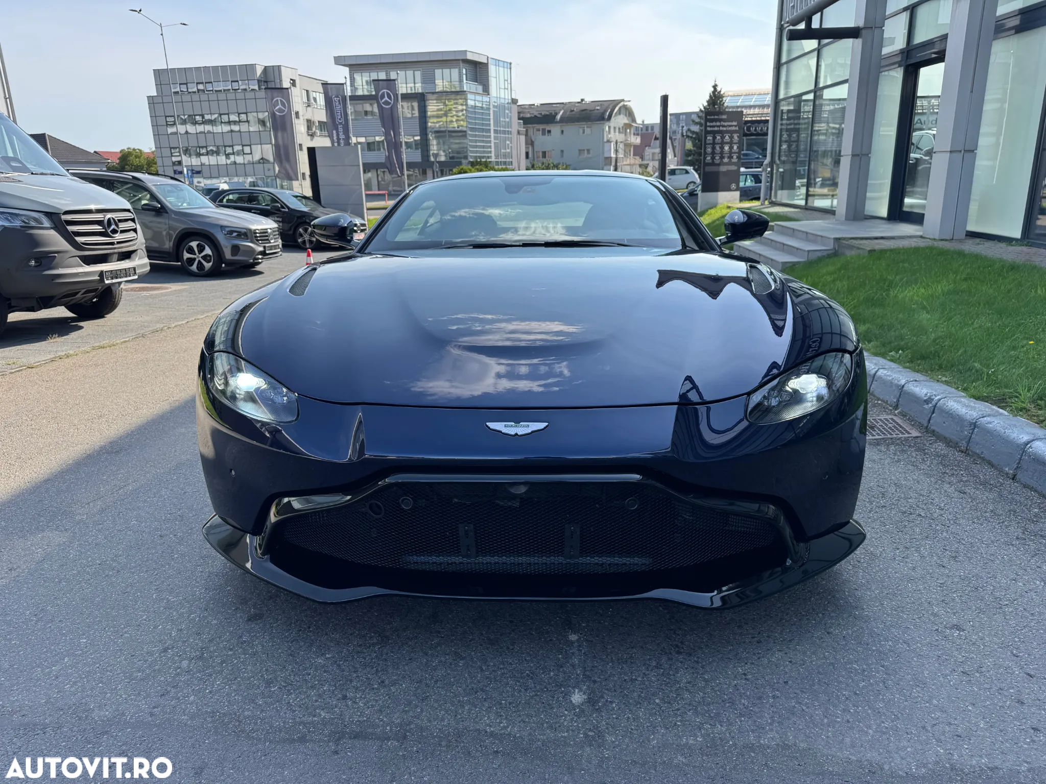 Aston Martin V8 Vantage - 16
