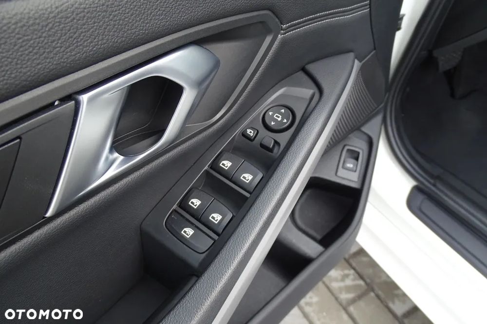 BMW Seria 3 318d Edition Luxury Line Purity - 24