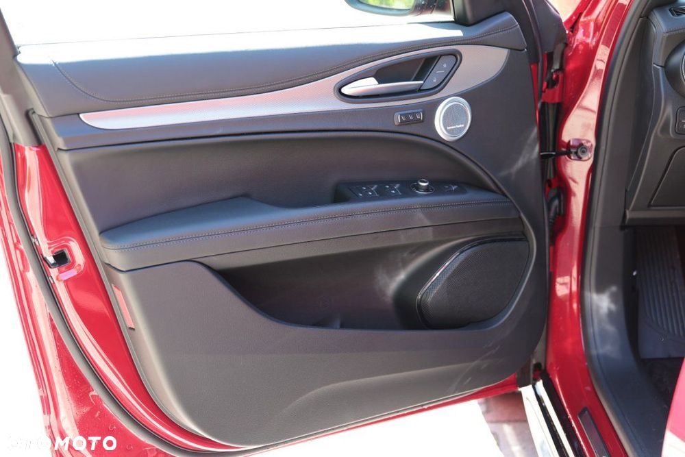 Alfa Romeo Stelvio - 10