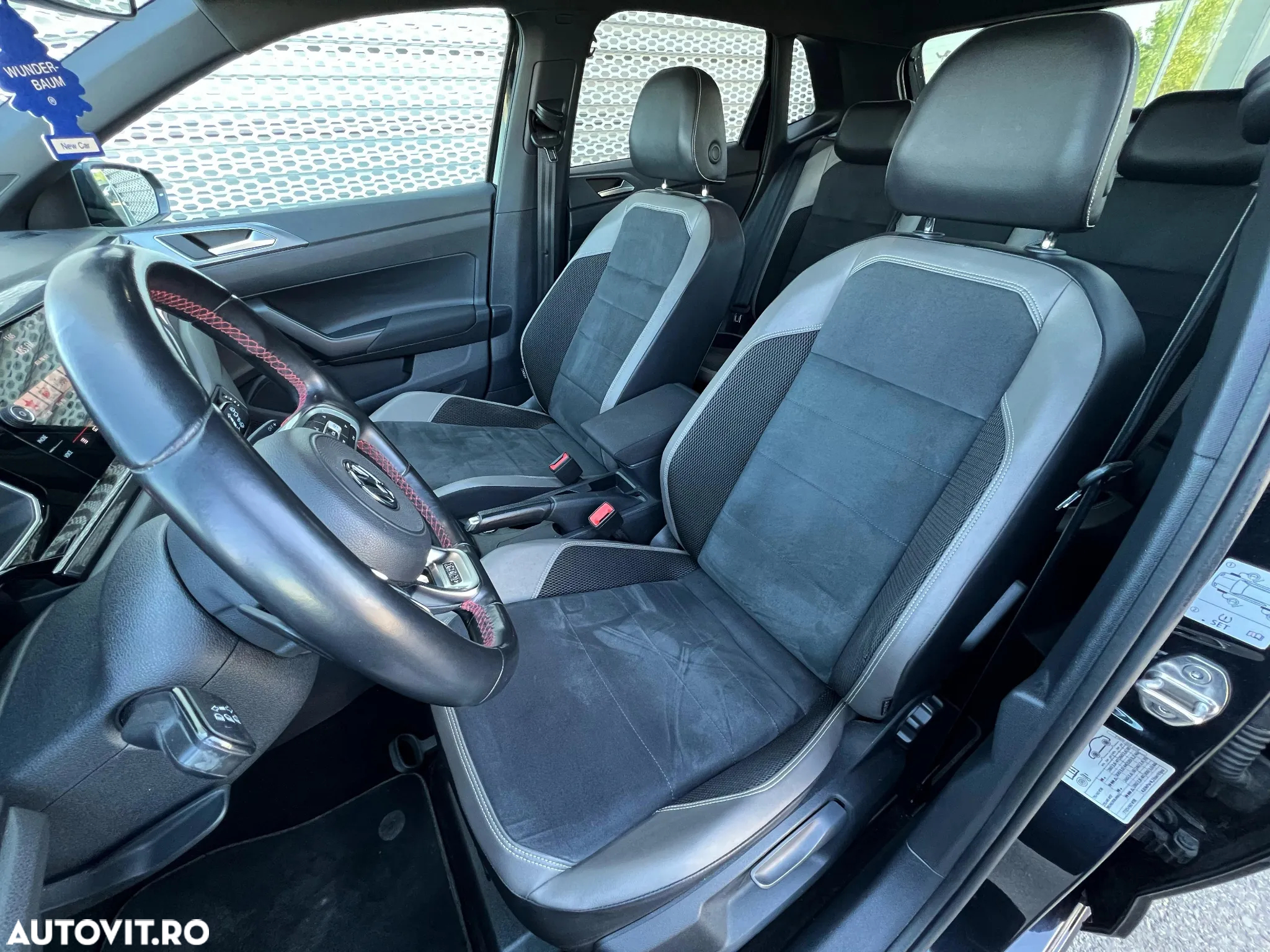 Volkswagen Polo 2.0 TSI DSG GTI - 11