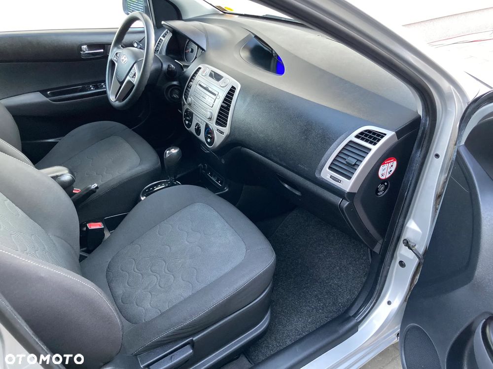 Hyundai i20 1.4 Automatik Comfort - 11