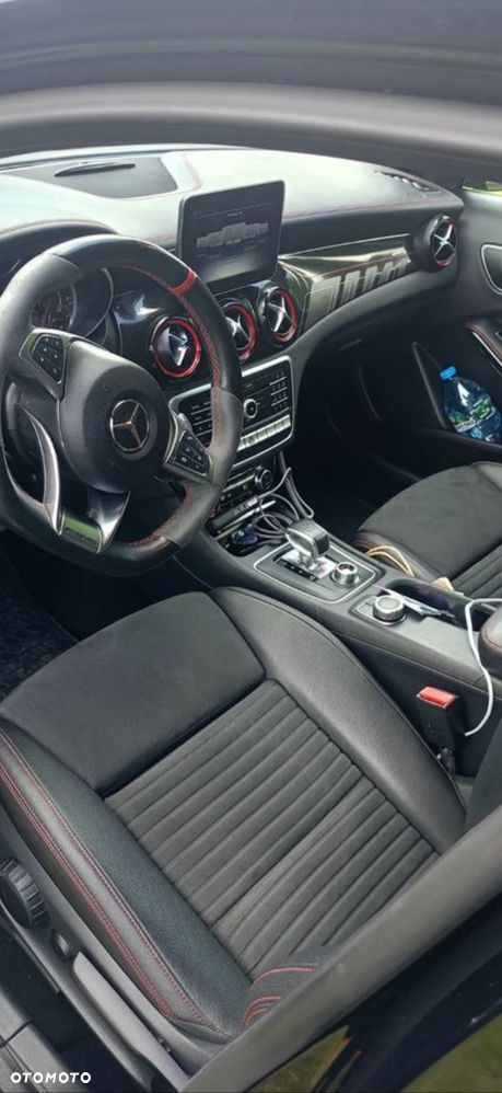 Mercedes-Benz GLA - 8