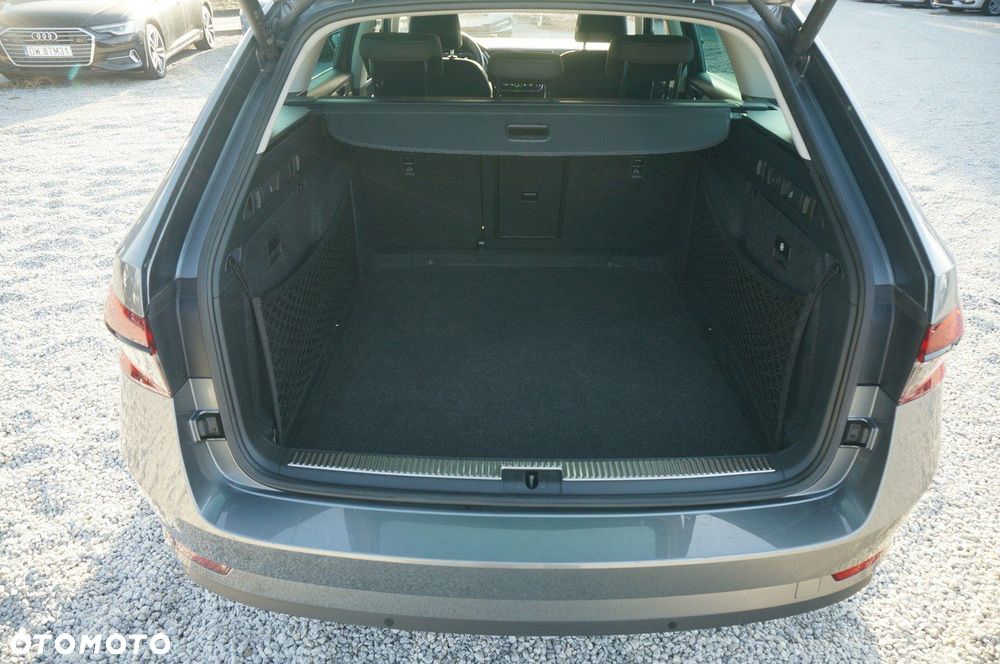 Skoda Superb 2.0 TDI SCR Style DSG - 34