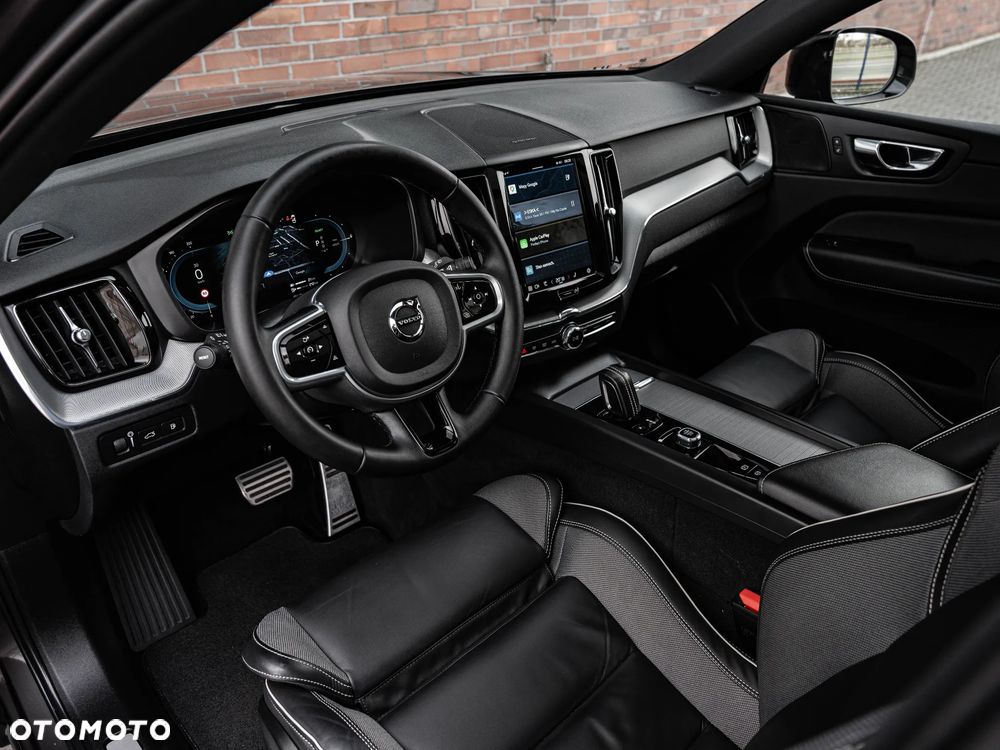 Volvo XC 60 T6 AWD Plug-In Hybrid R-Design - 32