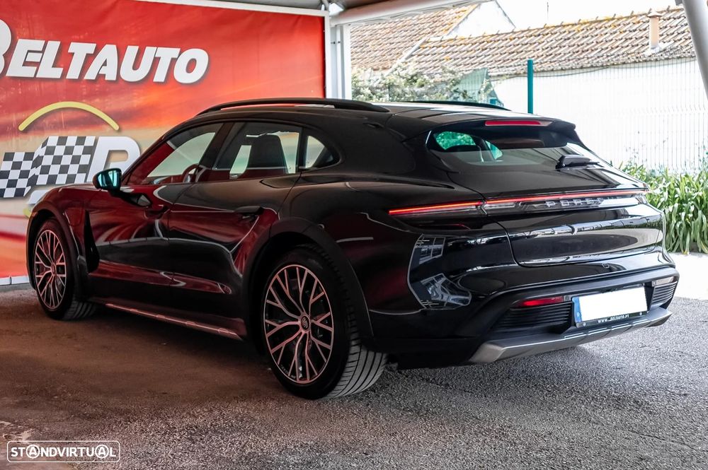 Porsche Taycan Cross Turismo 4 - 7