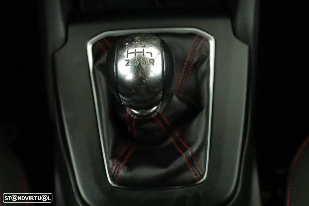 Ford Focus 1.0 EcoBoost MHEV ST-Line - 14