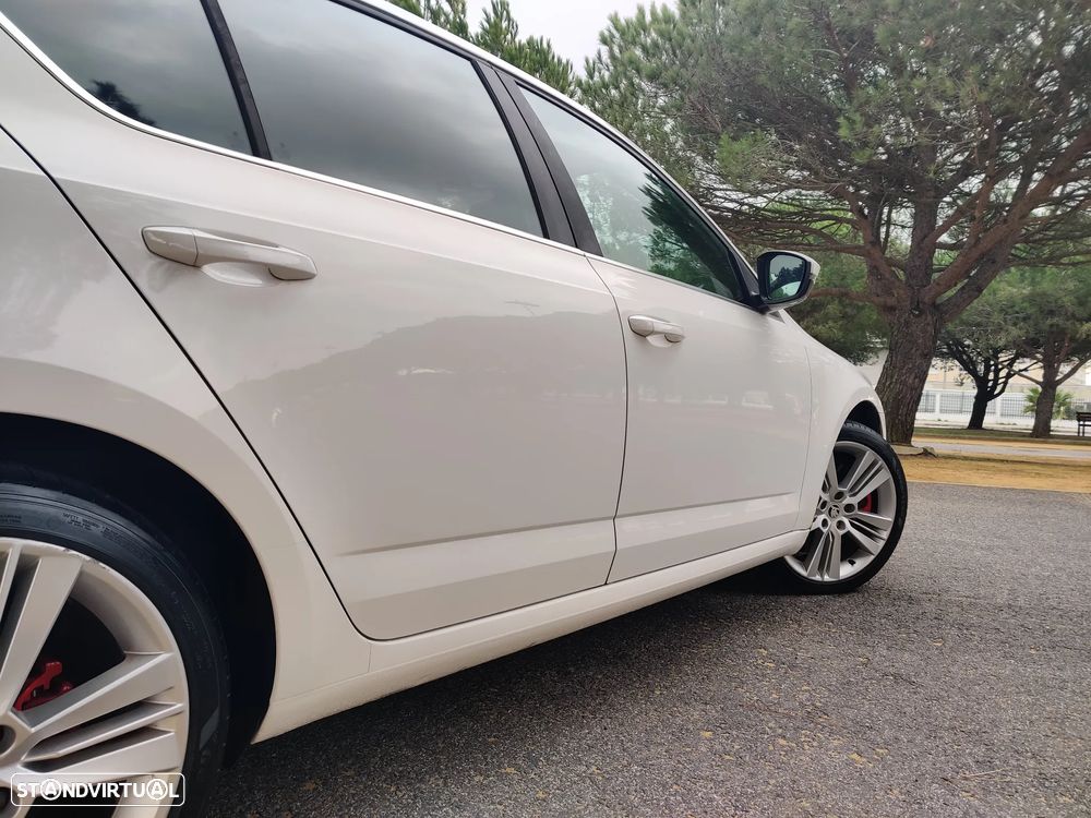 Skoda Octavia 2.0 TDI RS DSG - 6