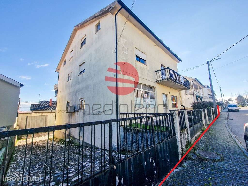 PRÉDIO C/ 4 FRAÇÕES AUTÓNOMAS + GARAGENS - Grande imagem: 3/24