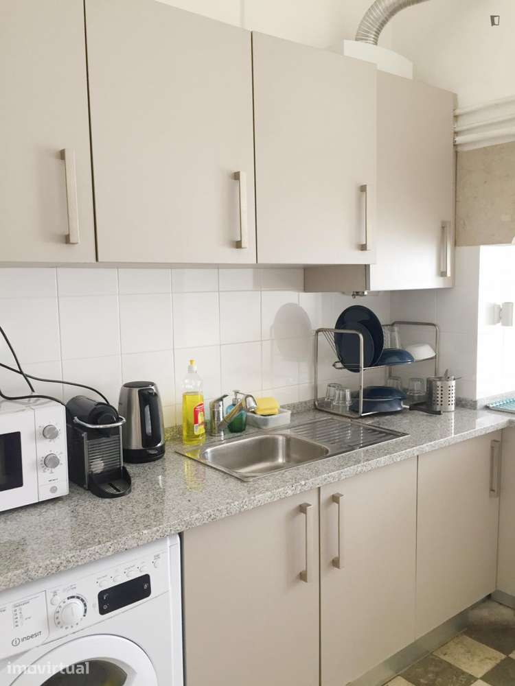 Quarto - localizado em São Sebastião Lisbon - Grande imagem: 3/14