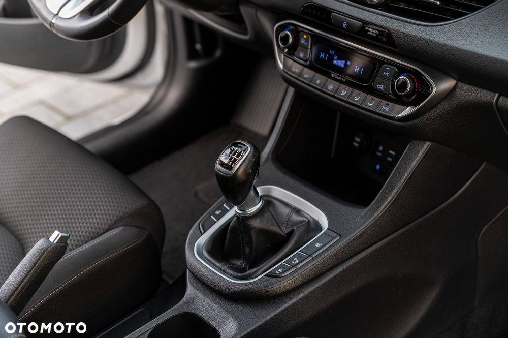 Hyundai i30 1.6 CRDi Fifa World Cup Edition - 27