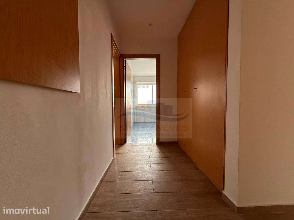 Apartamento T3 Renovado com Vista Deslumbrante e Varanda Grande - Grande imagem: 3/32