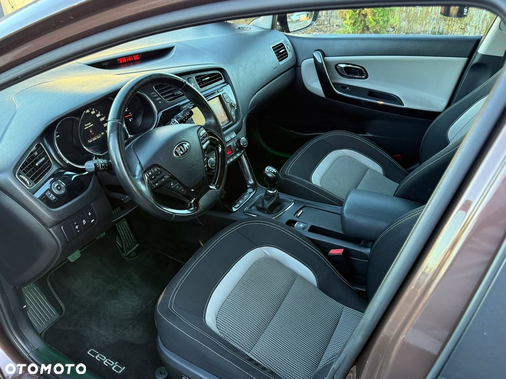Kia Ceed 1.6 CRDi 128 Platinum Edition - 3