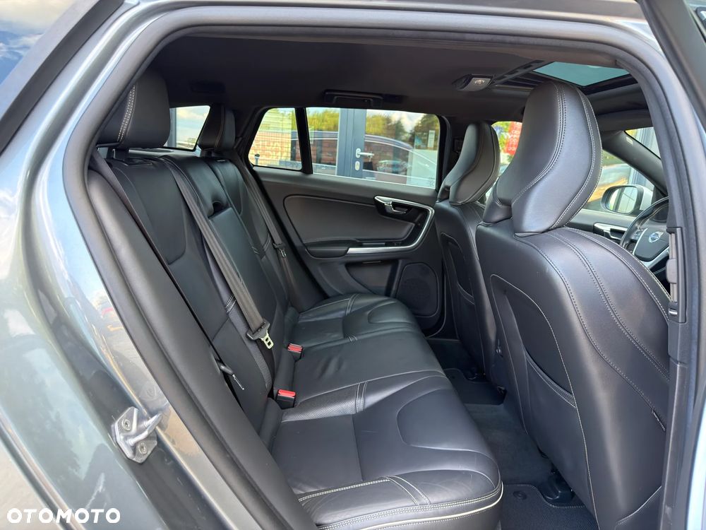 Volvo V60 D3 Drive-E R-Design Momentum - 26