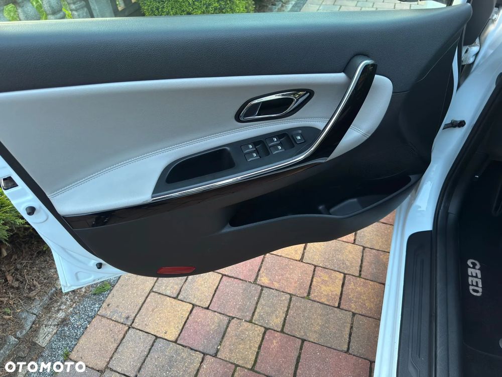Kia Ceed - 15