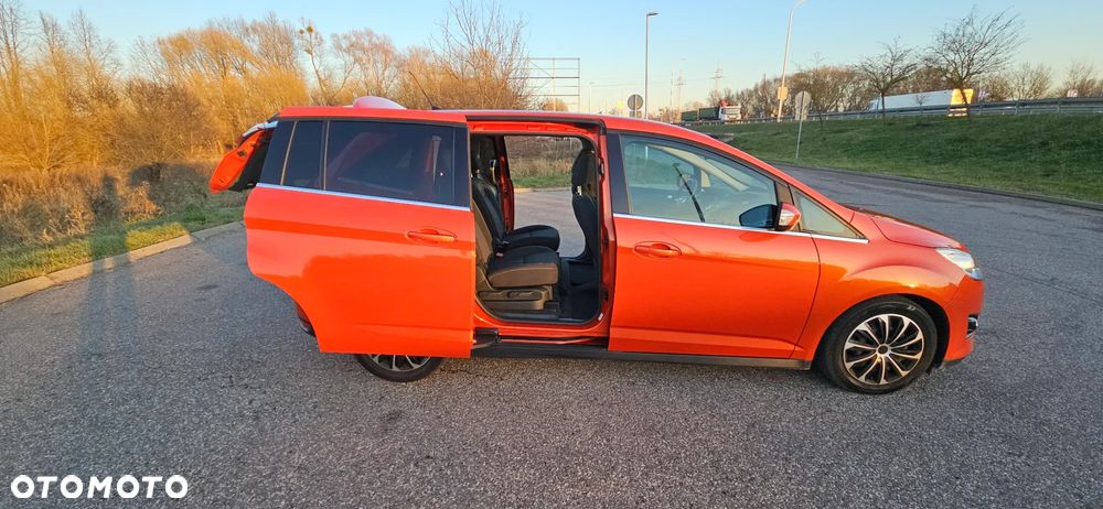 Ford Grand C-MAX - 11