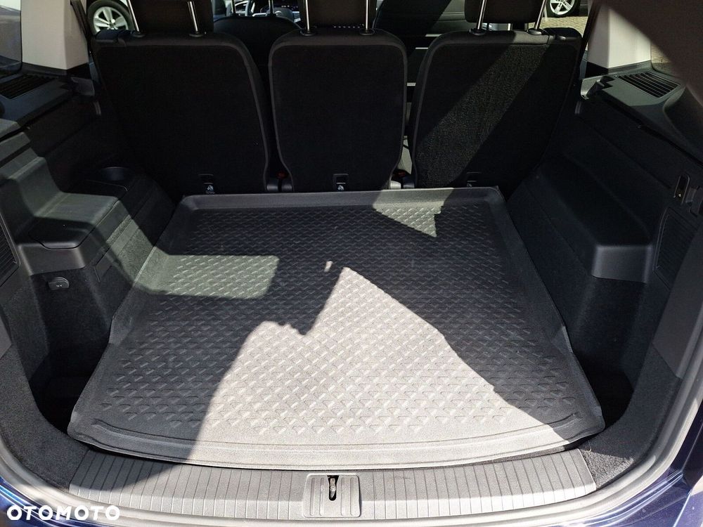 Volkswagen Touran - 32