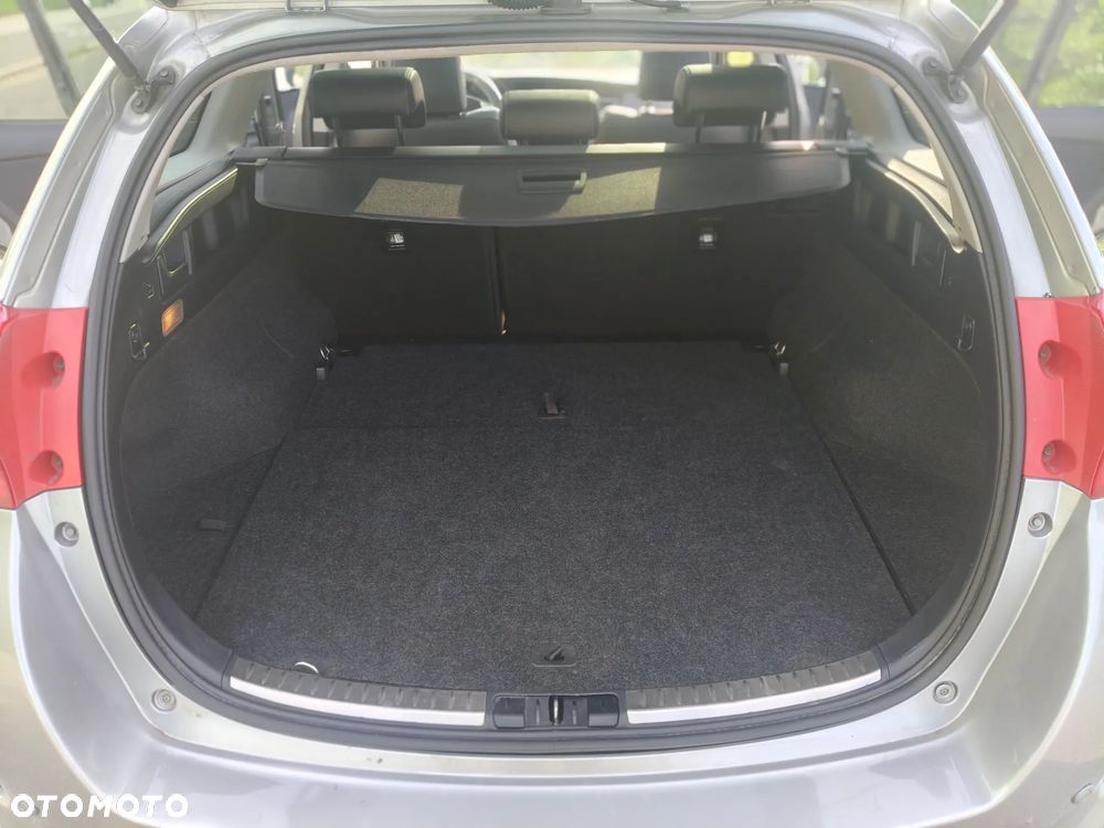 Toyota Auris ver-1-8-hsd-luna - 13