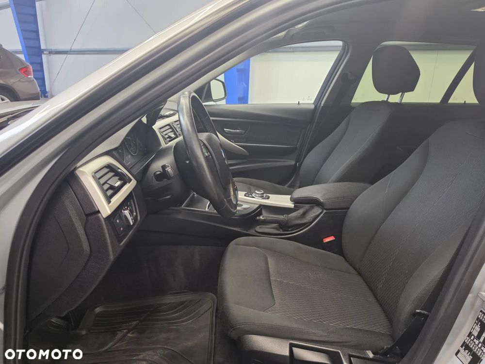BMW Seria 3 318d Advantage - 21