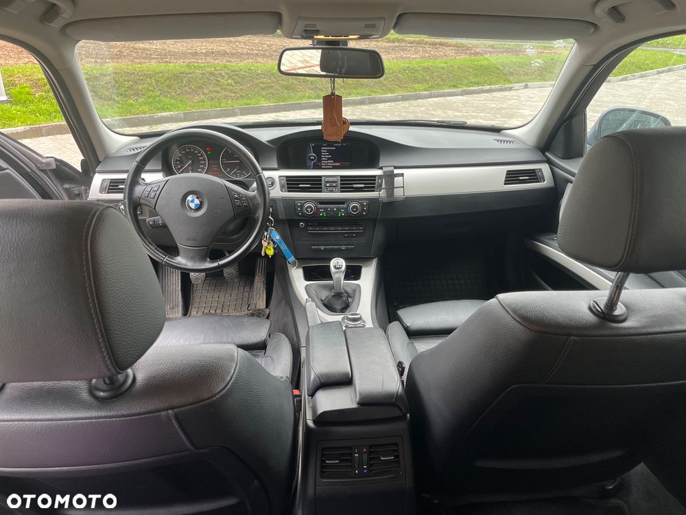 BMW Seria 3 318d - 15