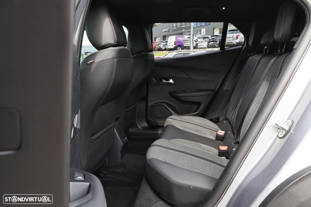 Peugeot e-2008 54 kWh Allure - 18