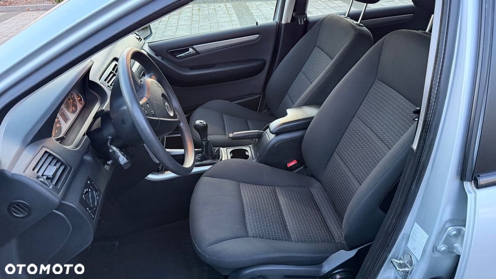 Mercedes-Benz Klasa B 180 BlueEFFICIENCY SPORT EDITION - 17