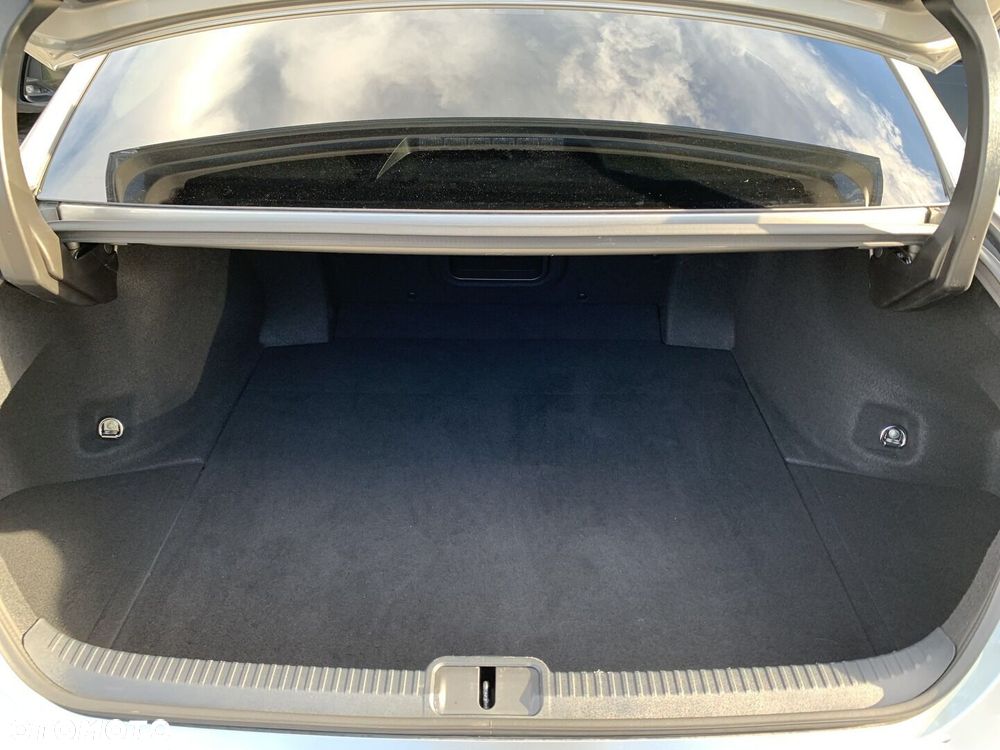 Lexus ES 300h Business Edition - 23