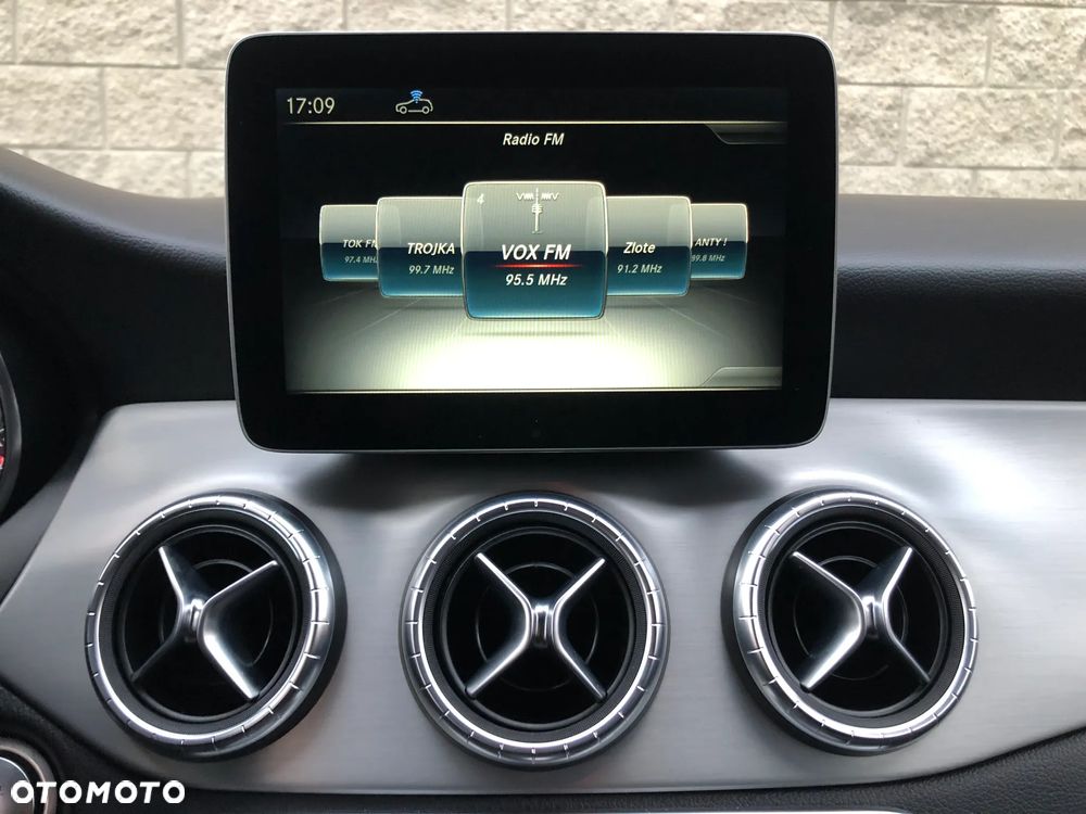 Mercedes-Benz CLA 200 7G-DCT AMG Line - 15