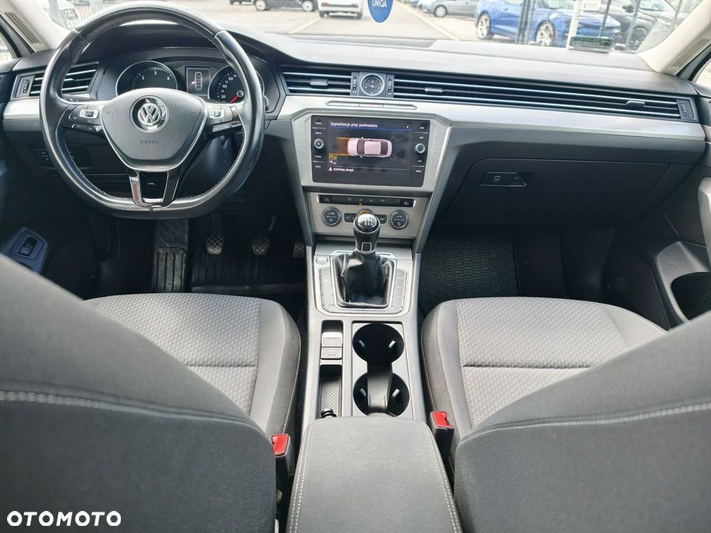 Volkswagen Passat - 20