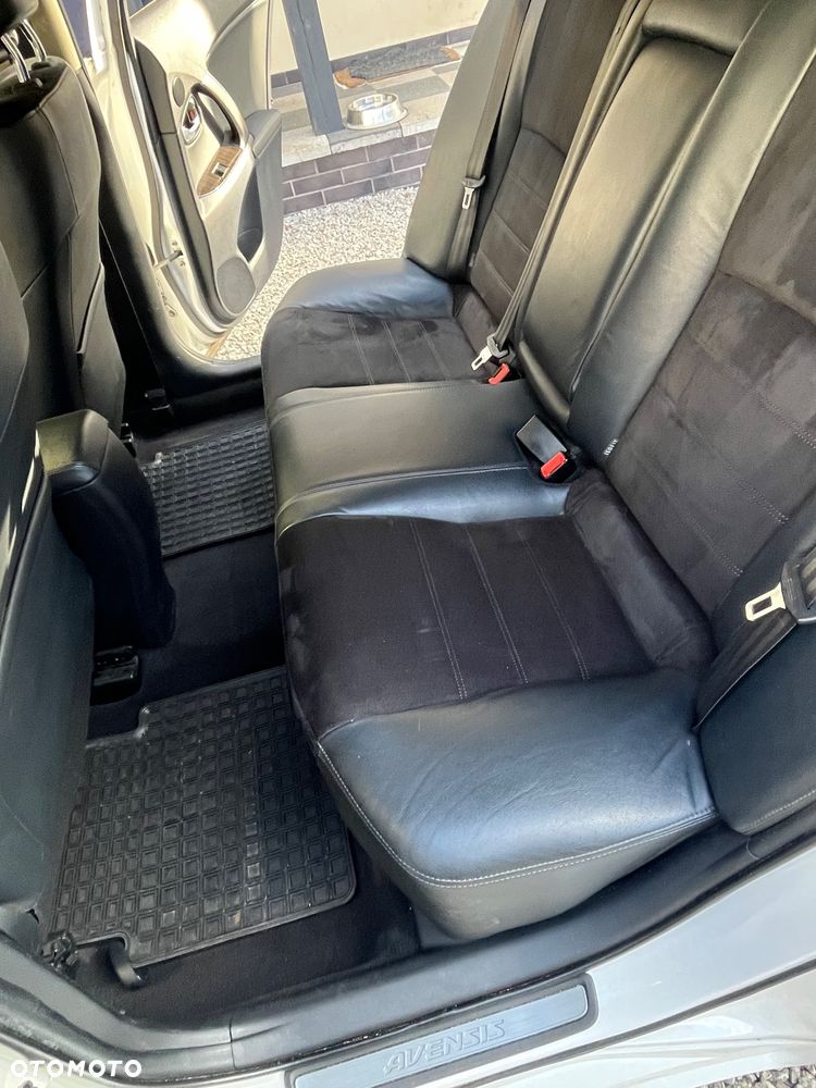 Toyota Avensis Touring Sports 1.8 Executive - 16