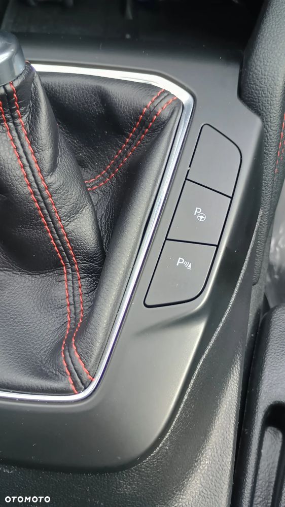 Ford Kuga 2.0 EcoBlue Hybrid ST-LINE X - 36