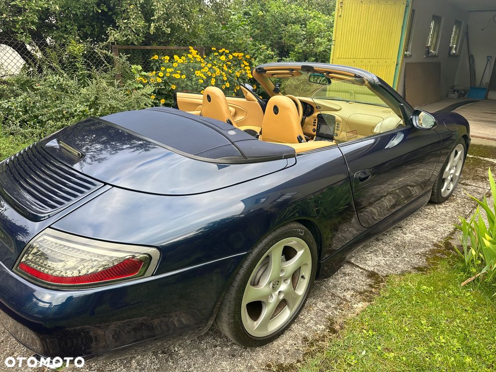 Porsche 911 Carrera 4 - 12