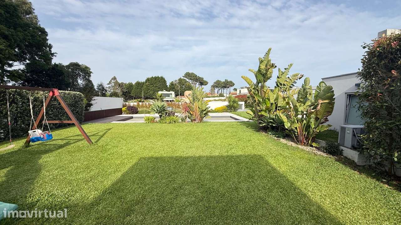 Moradia T4 com piscina, jardim e acessibilidade - Grande imagem: 5/25