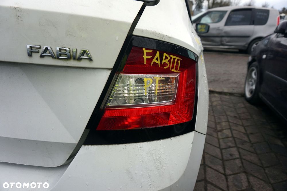 LAMPA TYLNA PRAWA FABIA III NJ3 5D HB  SKODA 2014-2018 - 2