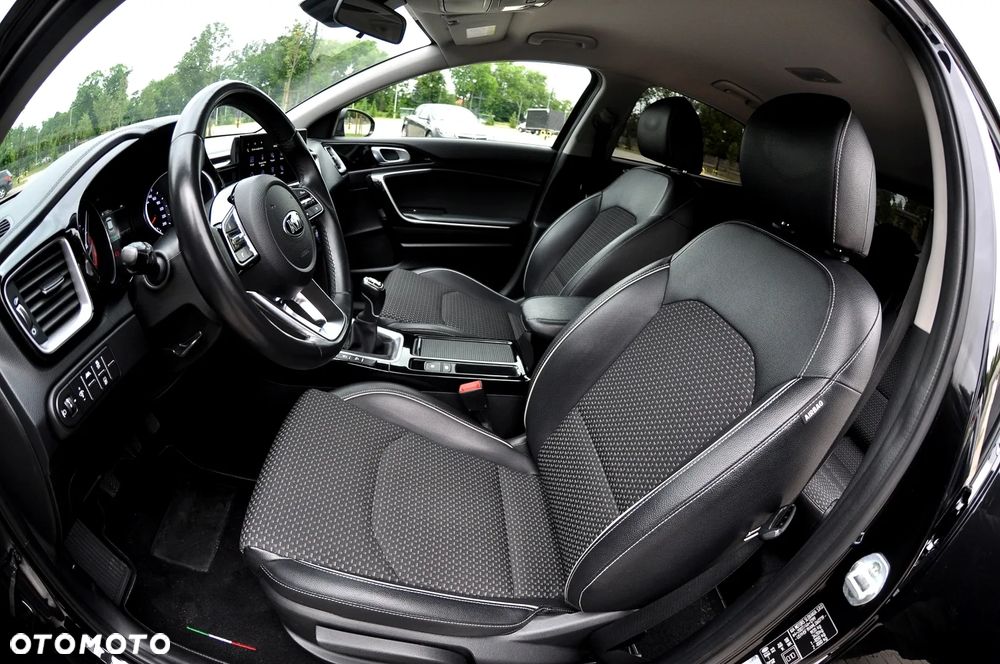 Kia XCeed 1.6 CRDi PLATINUM EDITION - 18