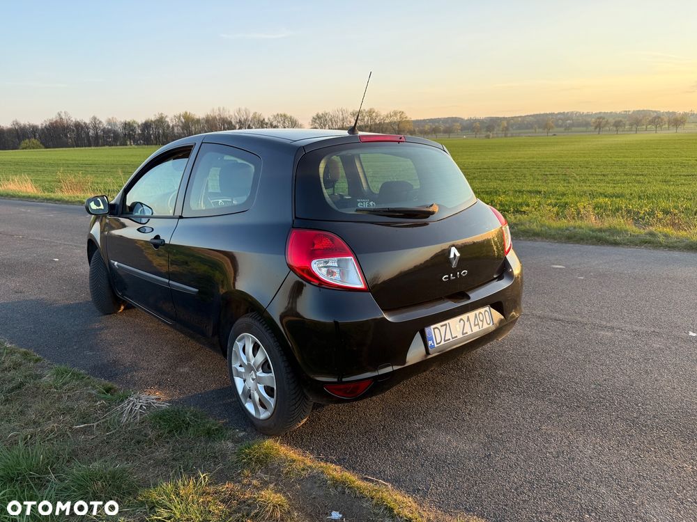 Renault Clio 1.2 16V 75 Yahoo - 4