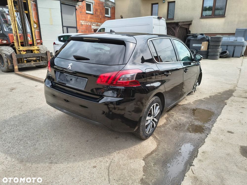 Peugeot 308 - 8