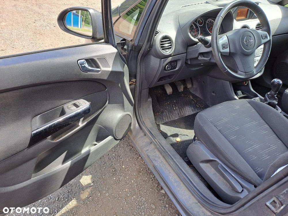 Opel Corsa 1.4 16V Cosmo - 13