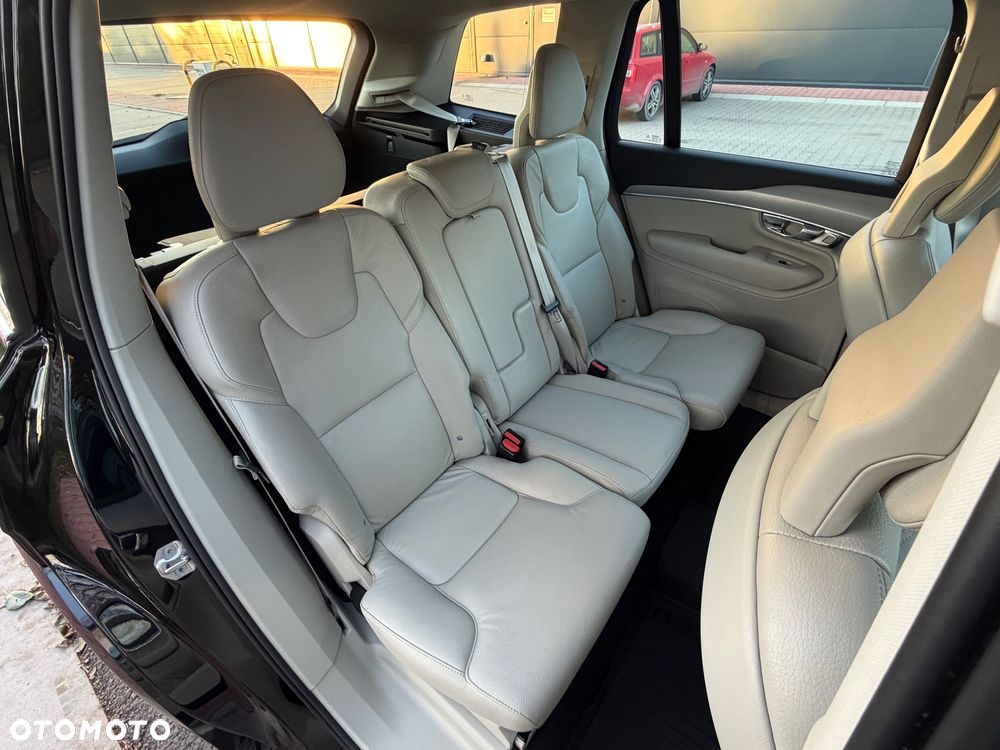 Volvo XC 90 D5 AWD Momentum 7os - 25