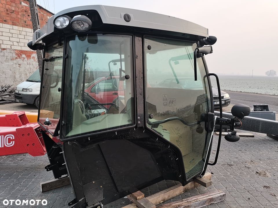Kabina z wyposażeniem Massey Ferguson serii 7600 - 6