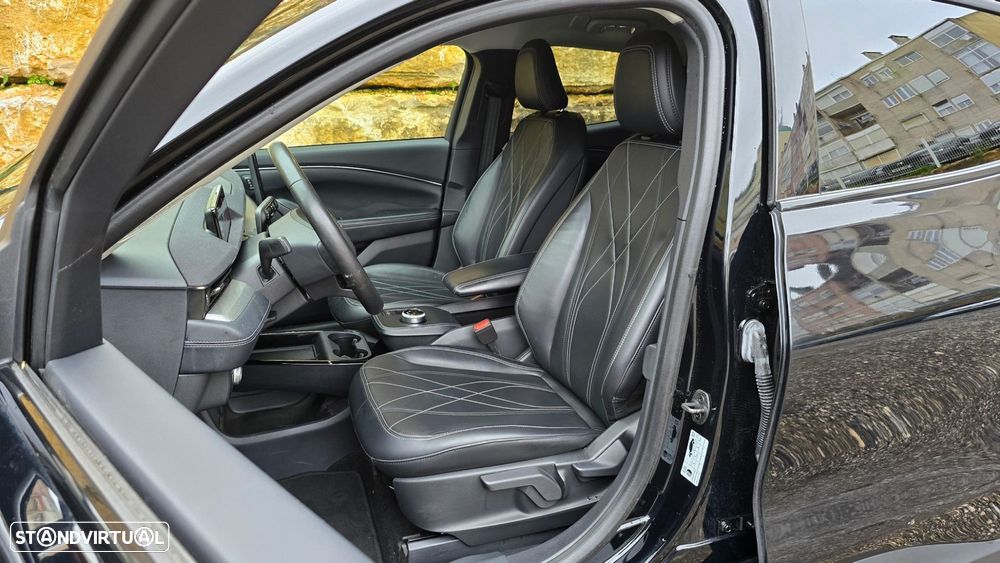 Ford Mustang Mach-E - 38