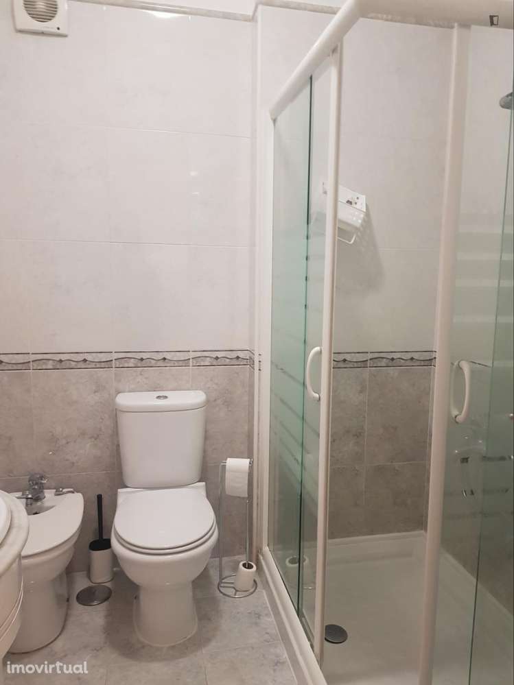 Quarto - localizado em Amadora Lisbon - Grande imagem: 3/8