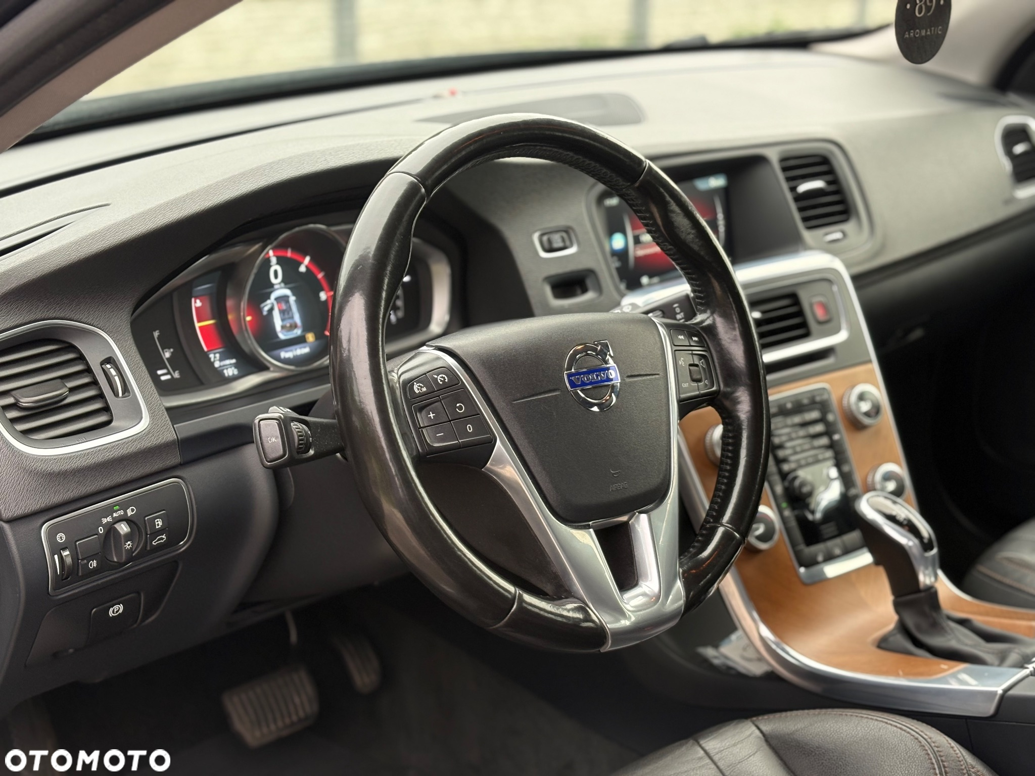 Volvo V60 Cross Country D4 Drive-E Momentum - 13