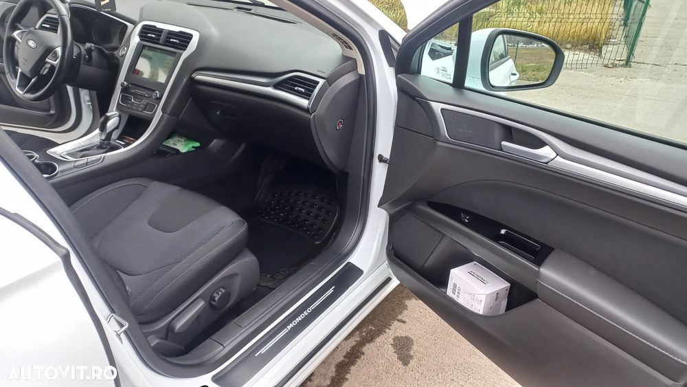 Ford Mondeo 2.0 TDCi Powershift Titanium - 14