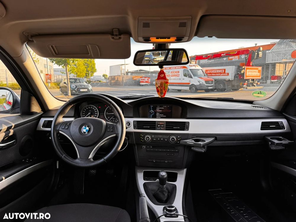 BMW Seria 3 318d - 11