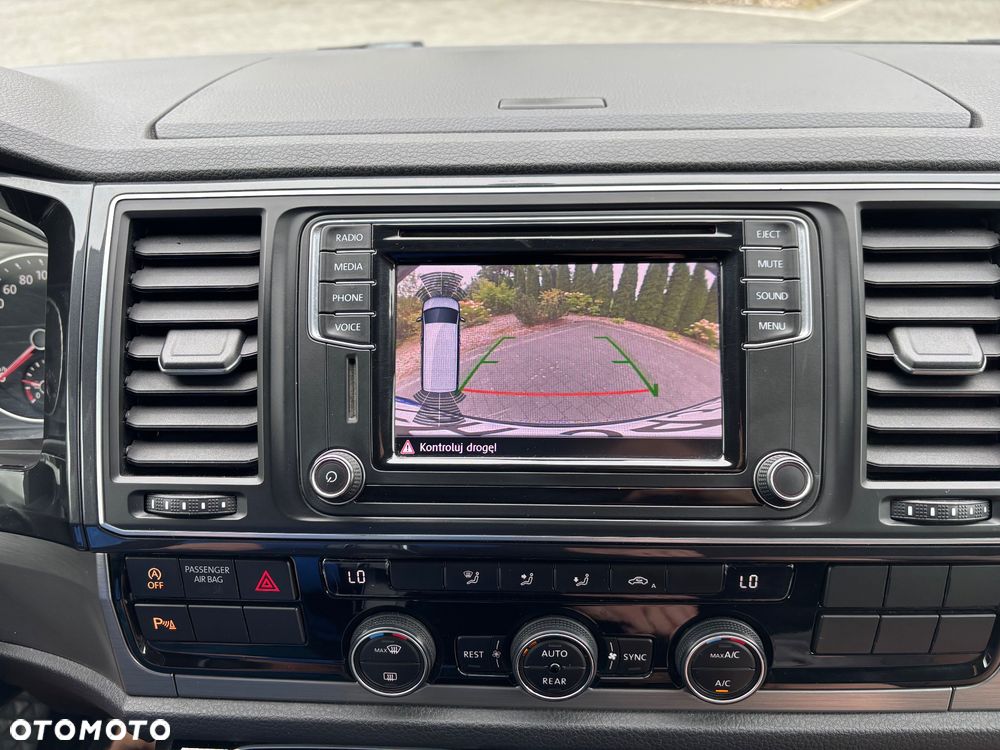 Volkswagen Multivan - 28