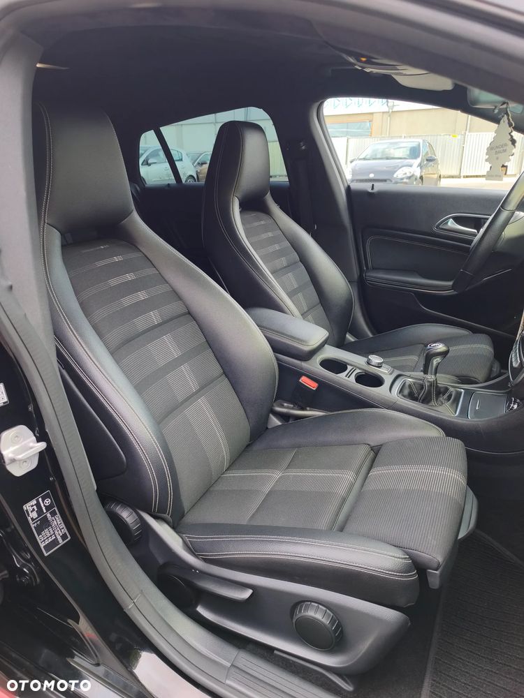 Mercedes-Benz CLA 180 d AMG Line - 10